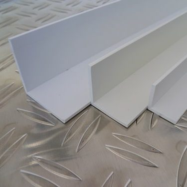 Kunststoffwinkel Hart PVC weiß Winkel 20 x 20 x 2,5 mm Länge 2 mtr