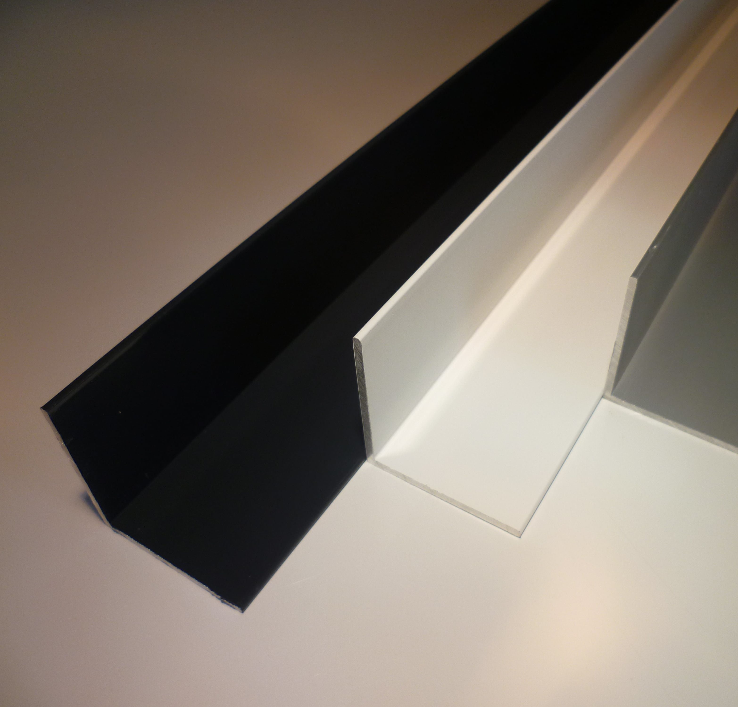 Aluminium Winkel silber eloxiert E6EV1 – 15 x 10 x 2 mm – Länge 2 m